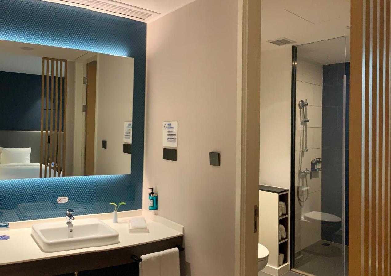 Holiday Inn Express Shanghai Kangqiao By Ihg Zewnętrze zdjęcie